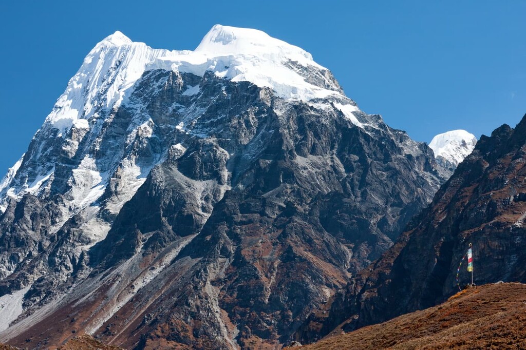 Langsisa Ri Peak Climbing
